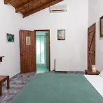 Liuba Houses